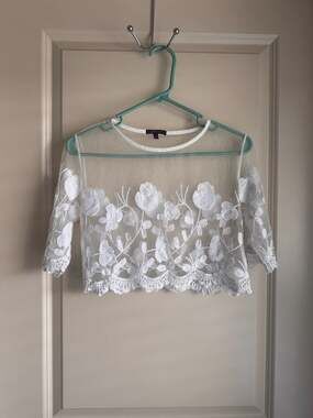 Ginger White Sheer Mesh Floral Embroidered Crop Top Size S